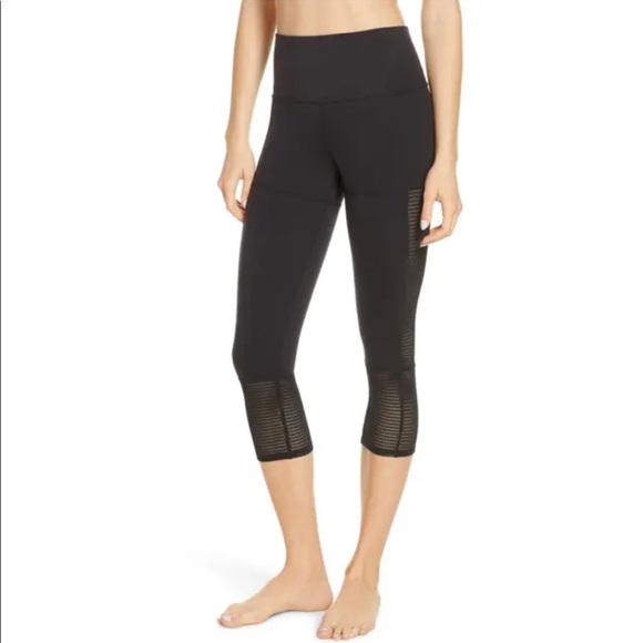 NWOT Alo Yoga Off The Grid Capri Legging - Picture 4 of 16